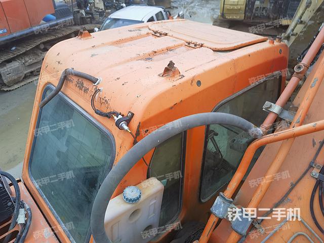 驾驶室顶部（整机外观）