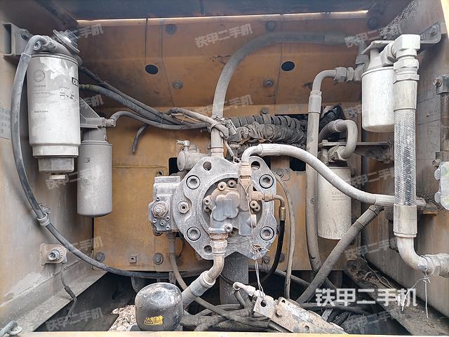 液压泵舱室正面整体（整机外观）