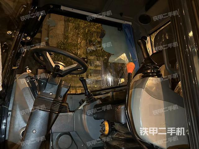 驾驶室整体（整机外观）