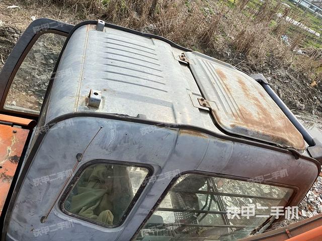 驾驶室顶部（整机外观）