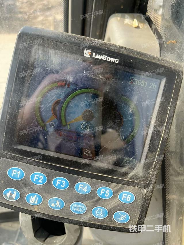 驾驶室整体（整机外观）