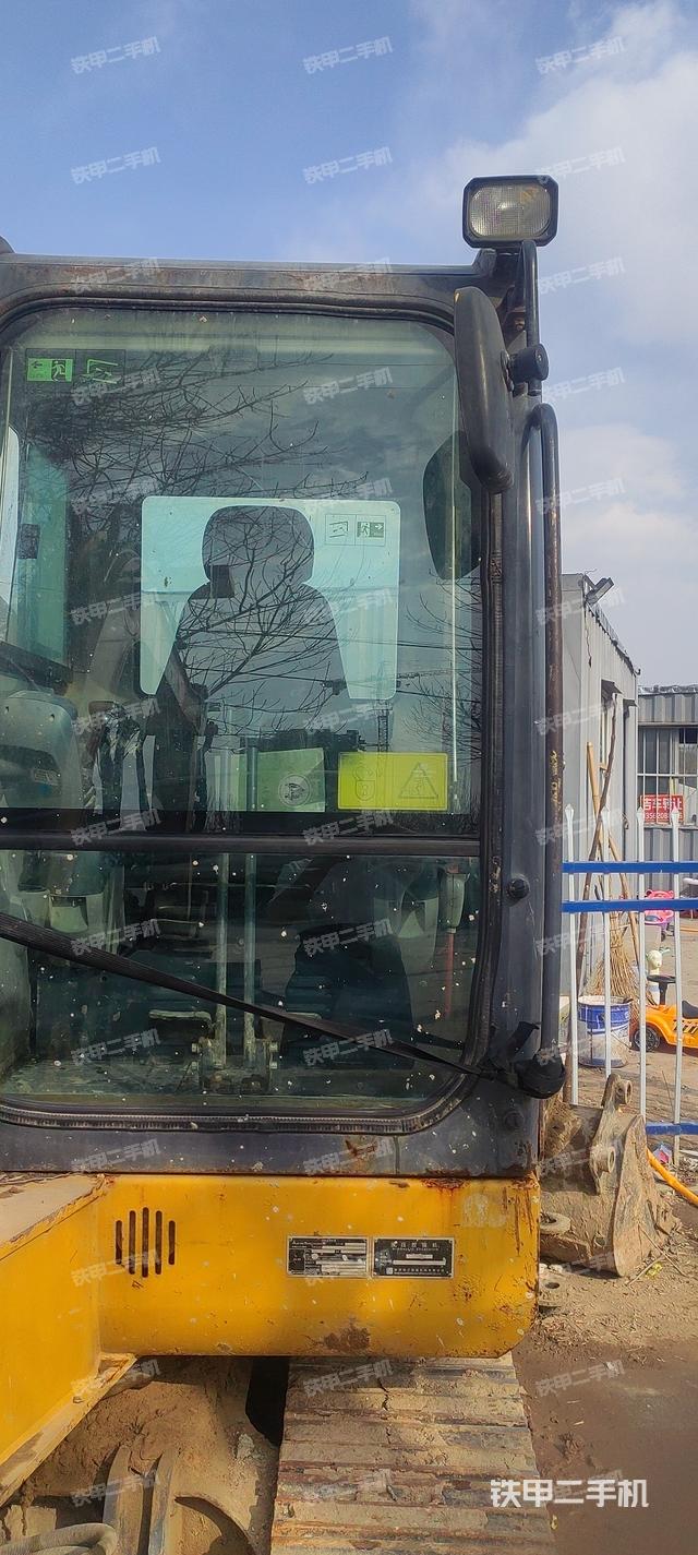 驾驶室顶部（整机外观）