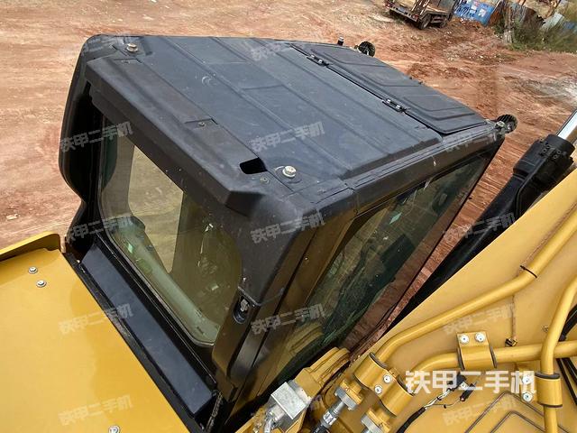 驾驶室顶部（整机外观）