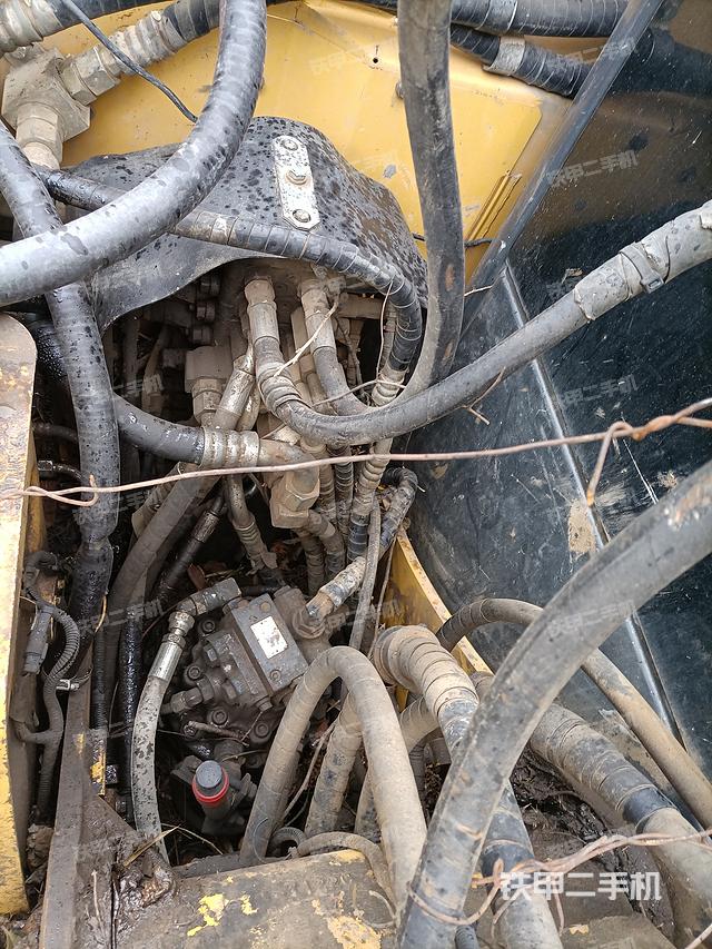 回转马达和主控阀（整机外观）