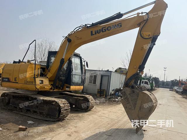 驾驶室顶部（整机外观）