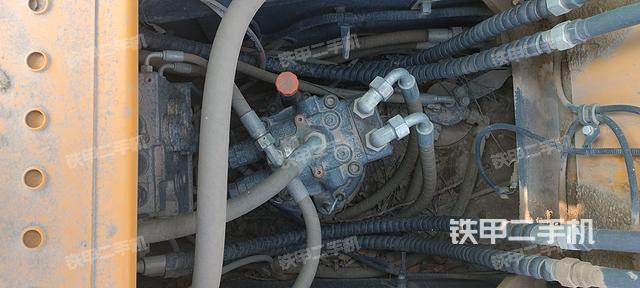 回转马达和主控阀（整机外观）