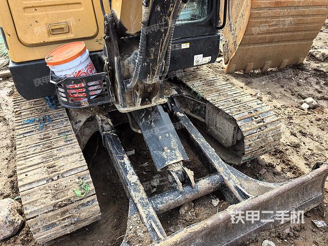 回转马达和主控阀（整机外观）