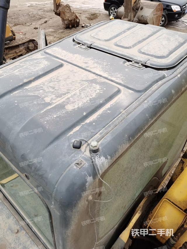 驾驶室顶部（整机外观）