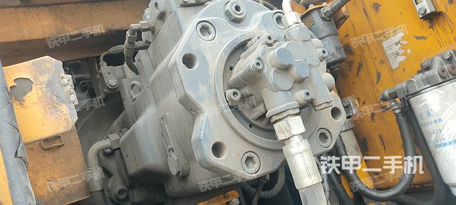 液压泵舱室正面整体（整机外观）