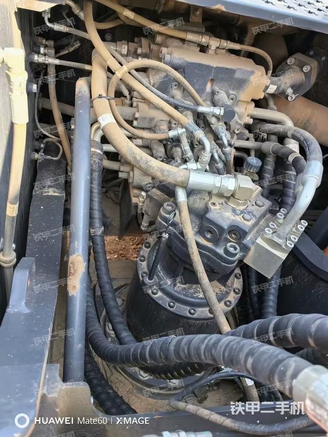 回转马达和主控阀（整机外观）