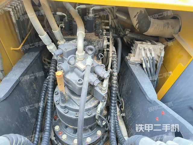 回转马达和主控阀（整机外观）