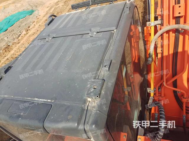 驾驶室顶部（整机外观）