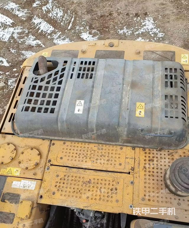 驾驶室顶部（整机外观）