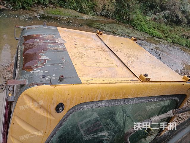 驾驶室顶部（整机外观）