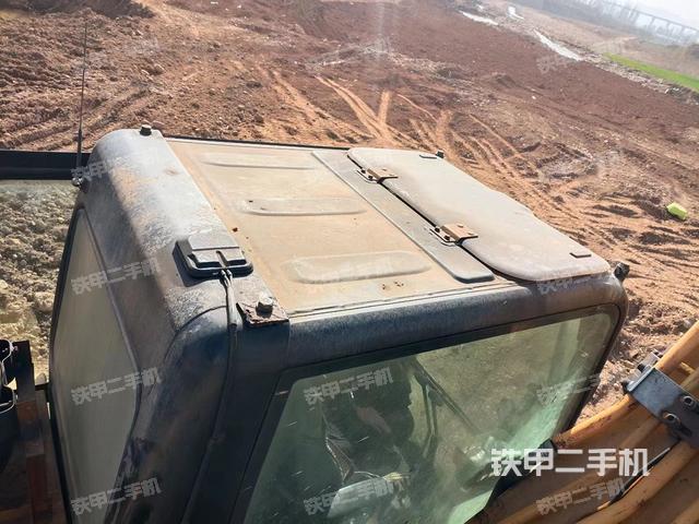 驾驶室顶部（整机外观）