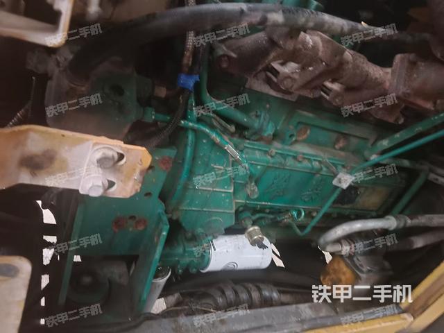 发动机右侧（整机外观及大件）