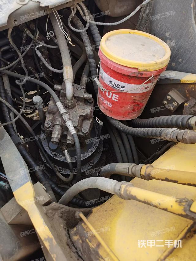 回转马达和主控阀（整机外观）