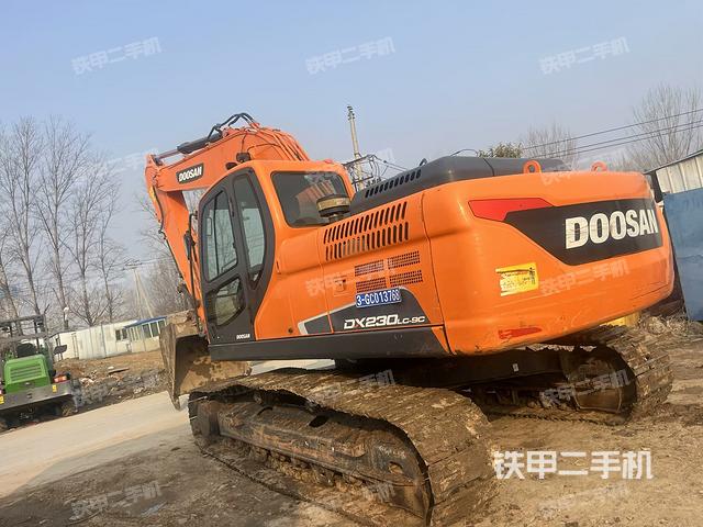 驾驶室顶部（整机外观）