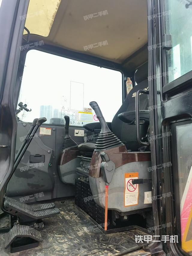 驾驶室整体（整机外观）