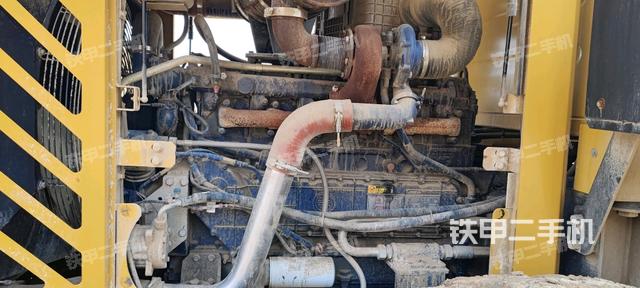 发动机右侧（整机外观及大件）