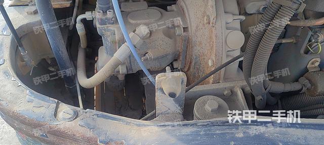 回转马达和主控阀（整机外观）