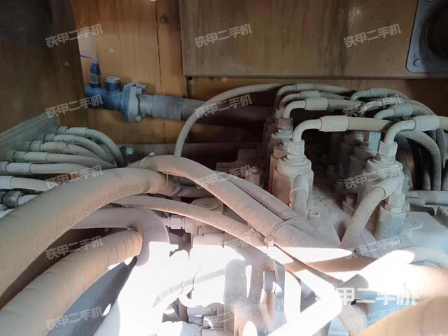 回转马达和主控阀（整机外观）