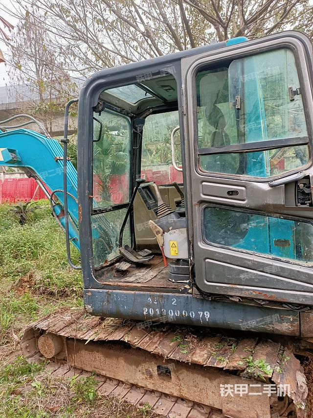 驾驶室整体（整机外观）