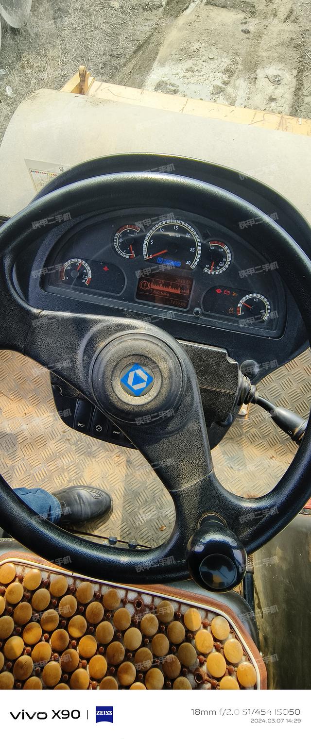 驾驶室操作台（设备外观及核心部件）