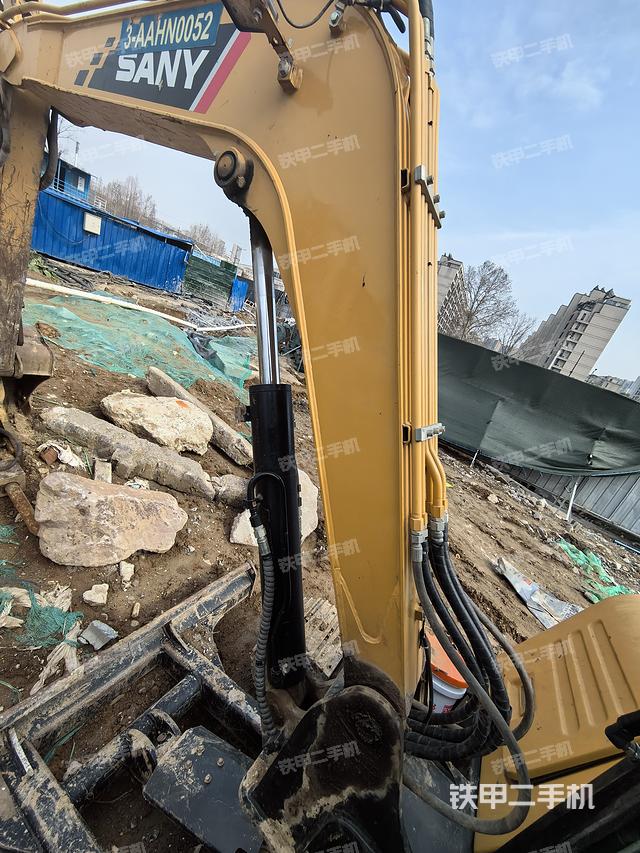 驾驶室顶部（整机外观）