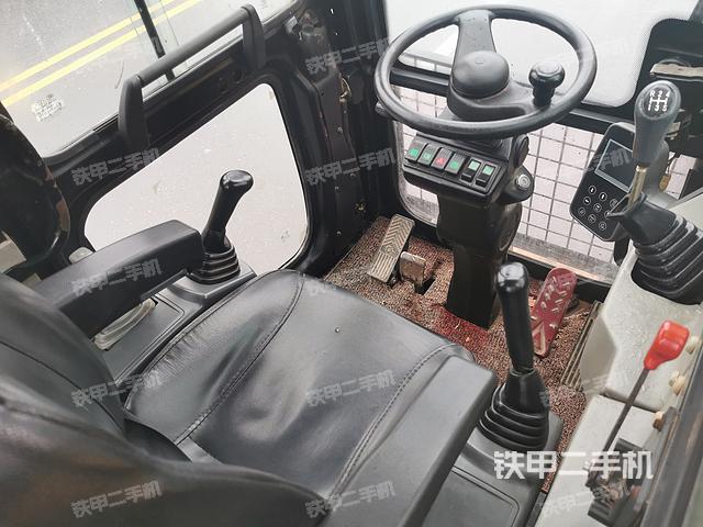 驾驶室整体（整机外观）