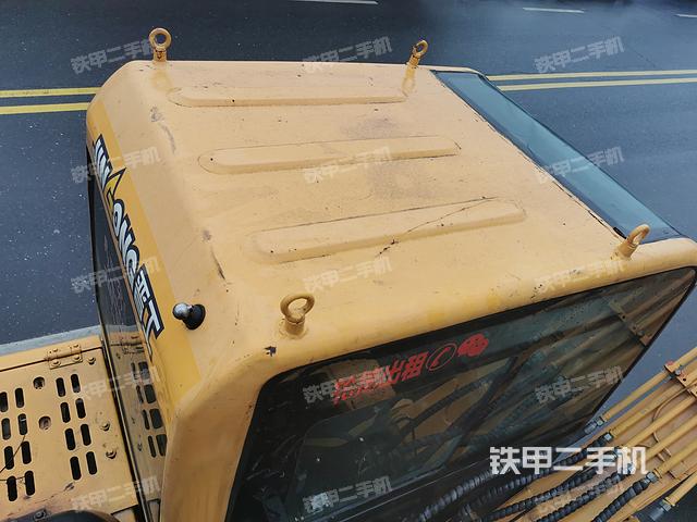 驾驶室顶部（整机外观）