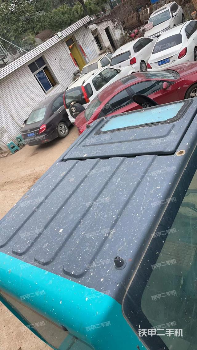 驾驶室顶部（整机外观）