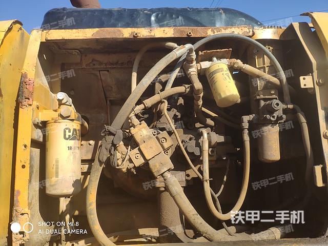 液压泵舱室正面整体（整机外观）