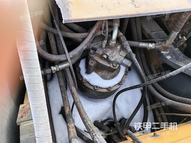 回转马达和主控阀（整机外观）