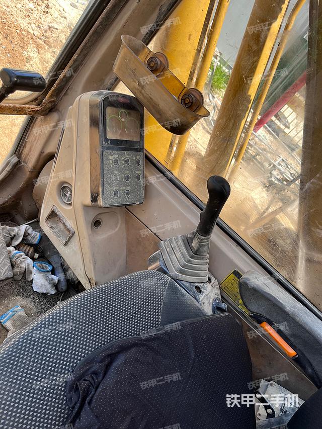 驾驶室整体（整机外观）