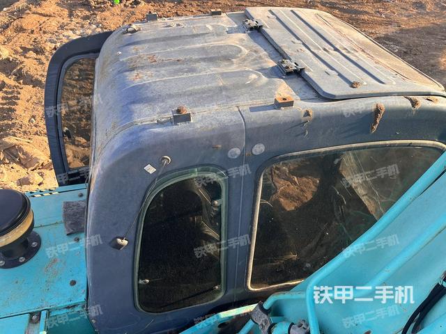 驾驶室顶部（整机外观）