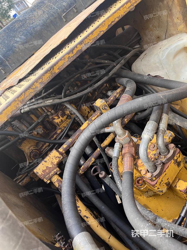 回转马达和主控阀（整机外观）