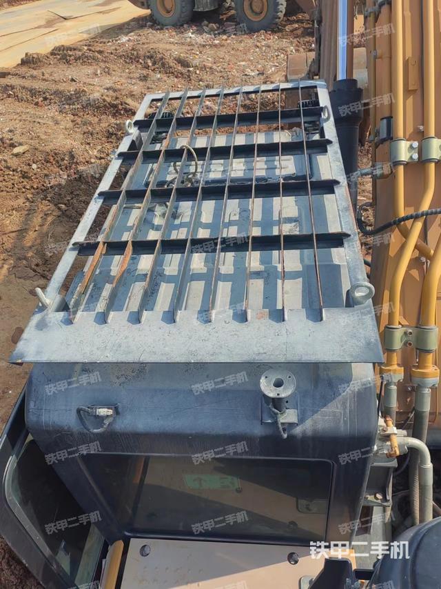 驾驶室顶部（整机外观）