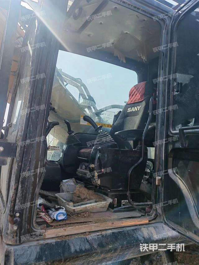 驾驶室整体（整机外观）