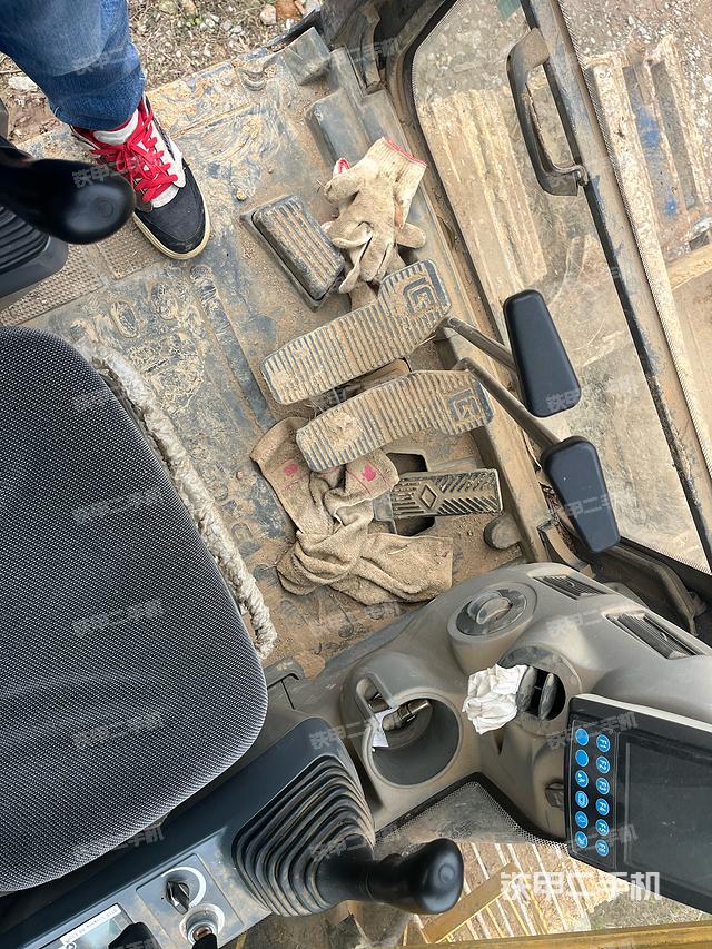 驾驶室整体（整机外观）