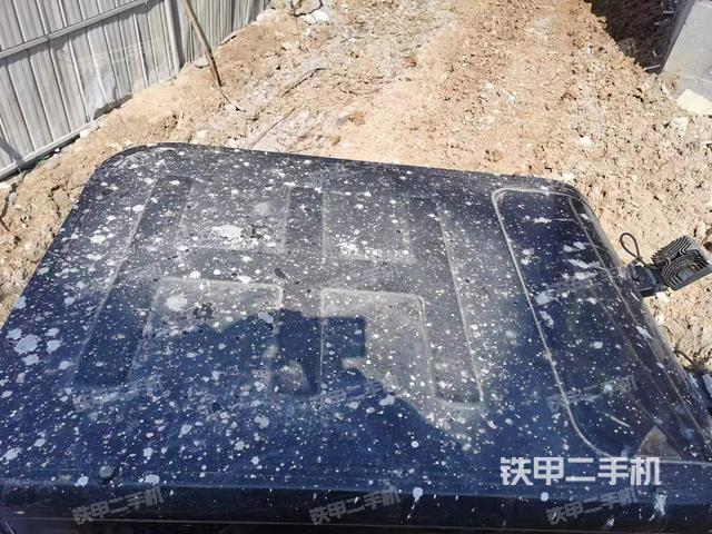 驾驶室顶部（整机外观）