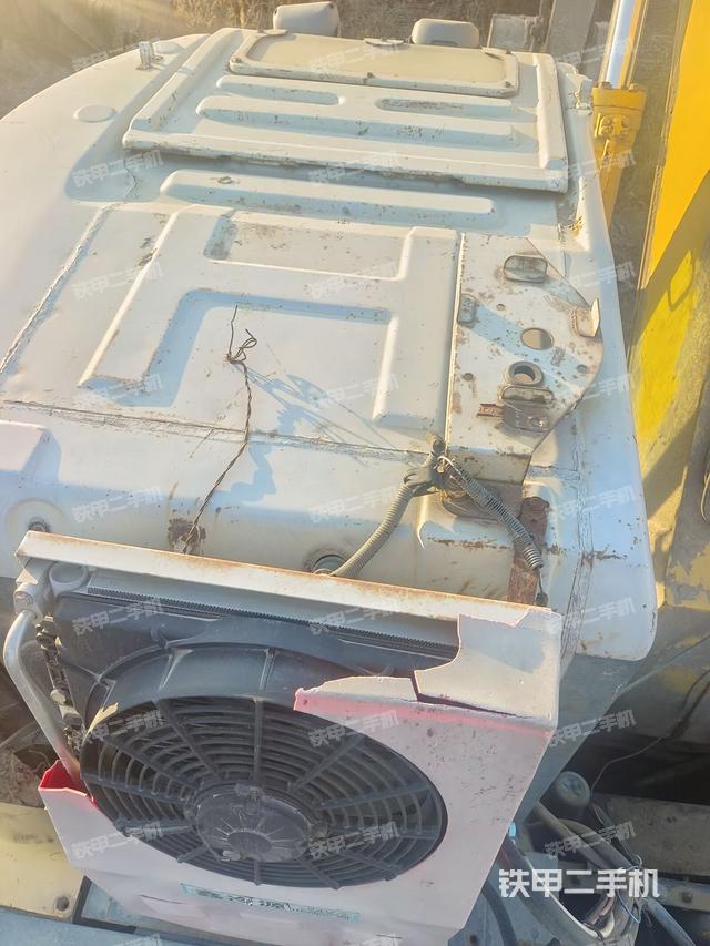 驾驶室顶部（整机外观）