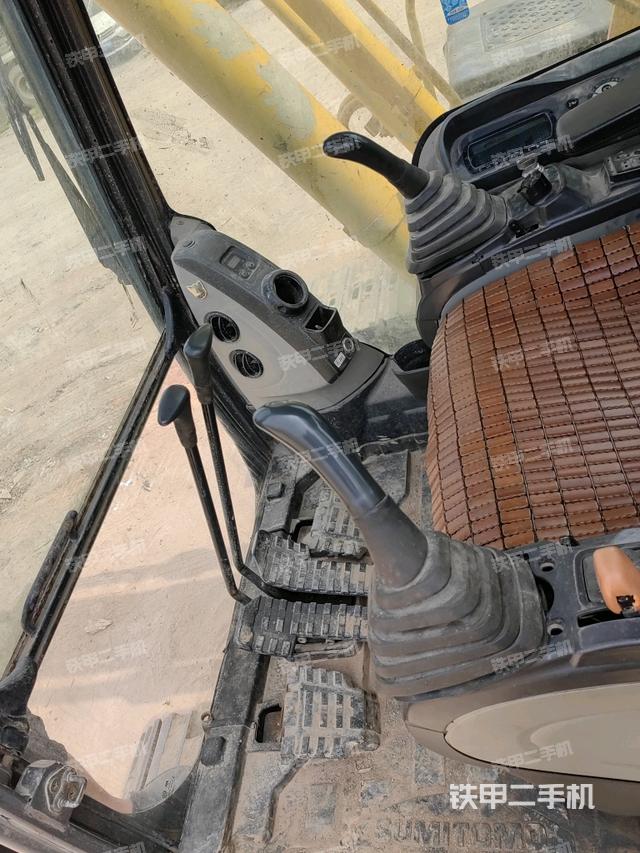 后窗玻璃角标（驾驶室部分）