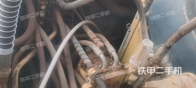 回转马达和主控阀（整机外观）