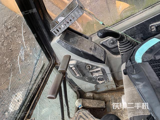 驾驶室整体（整机外观）