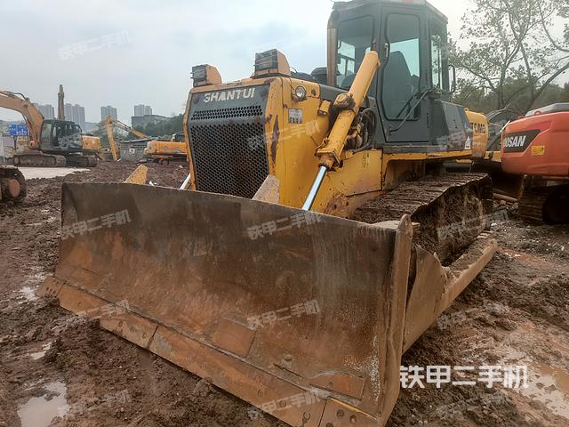 整机右侧（设备外观及核心部件）