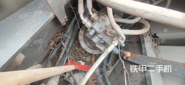 回转马达和主控阀（整机外观）