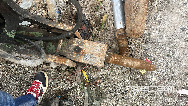 驾驶室操作台（设备外观及核心部件）