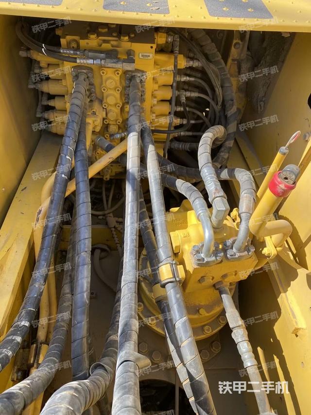 回转马达和主控阀（整机外观）