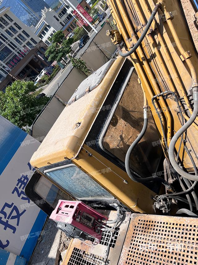 驾驶室顶部（整机外观）